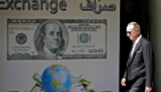هل تدفع الاحتجاجات لبنان إلى تعويم الليرة؟