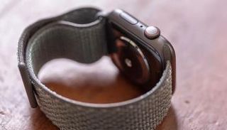 ساعة أبل الذكية 