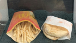 شطيرة برجر تتحدى الزمن في أيسلندا.. 10 سنوات ضد التلف