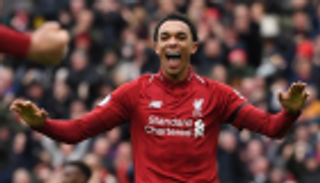 ألكسندر أرنولد يحلم بشارة قيادة ليفربول 