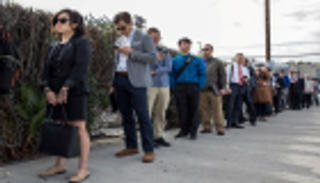 عدد الوظائف الأمريكية ينمو أكثر من المتوقع في أكتوبر