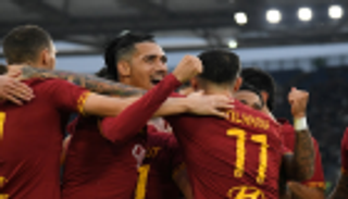 روما يواصل صحوته ويهزم نابولي المترنح بثنائية في الدوري الإيطالي