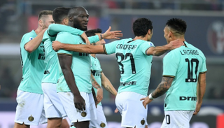 روميلو لوكاكو مع لاعبي إنتر ميلان