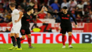 أتلتيكو مدريد يرفض هدية برشلونة ويتعثر أمام إشبيلية في الليجا