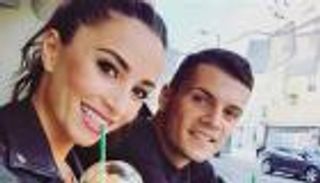 زوجة لاعب أرسنال تهرب من "أنستقرام" بسبب تهديدات بالقتل