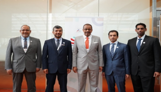 المهندس عويضة مرشد المرر رئيس دائرة الطاقة في أبوظبي والوفد المرافق له