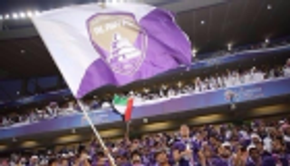 جماهير العين تحتفل بيوم العلم في الإمارات