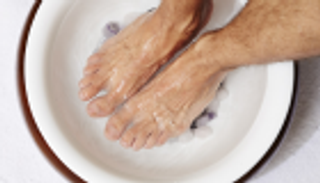 أسباب تشنجات الأقدام.. انتبه لنقص السوائل