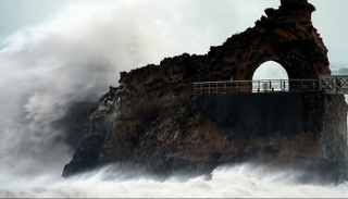 الأرصاد الفرنسية تتوقع استمرار هبوب رياح قوية