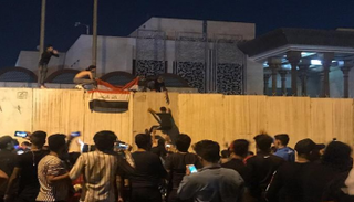 صورة متداولة لاقتحام القنصلية الإيرانية بكربلاء
