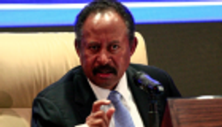 حمدوك يتعهد بإنهاء جذور الحرب في أول زيارة لدارفور