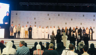الشيخ نهيان بن مبارك يكرم عددا من المبدعين في مجالات الفن والأدب