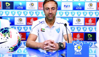 كريستوس كونتيس مدرب فريق حتا