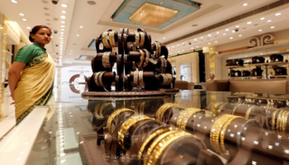 متجر للذهب في نيودلهي - رويترز