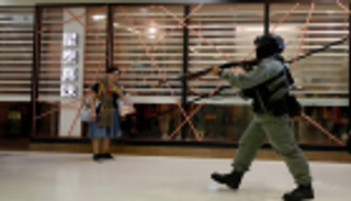 الصين تحث على "الصرامة" لإنهاء الإضرابات بهونج كونج