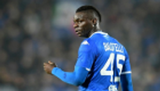 "مجانين وجهلة".. بالوتيلي يرد على عنصرية جماهير فيرونا