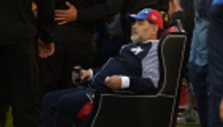 مارادونا ينفي "موته من الداخل"