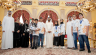 محمد بن راشد يلتقي فريق الإمارات الفائز بذهبية بطولة العالم للروبوتات
