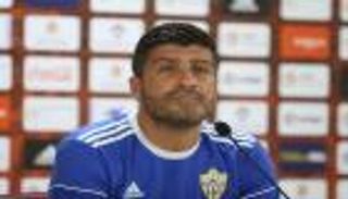 ألميريا ينهي تعاقده مع المدرب بيدرو إيمانويل