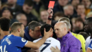 نجاح مساعي توتنهام لإلغاء طرد سون في مباراة إيفرتون