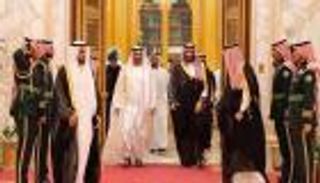 ولي العهد السعودي يشيد بتضحيات الإمارات الجليلة في اليمن