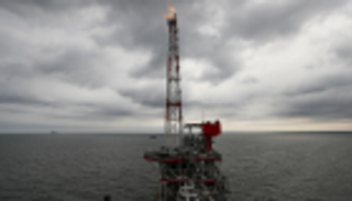 النفط يتراجع بعد مكاسب مدفوعة بتفاؤل إزاء التجارة