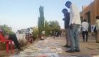 "مفروش".. معرض للكتاب على أرصفة الخرطوم