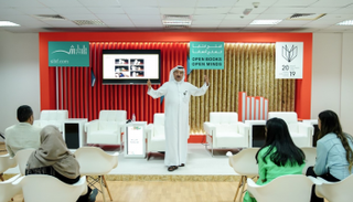 جانب من الجلسة الثقافية بمعرض الشارقة الدولي للكتاب