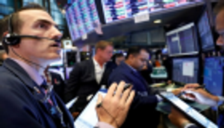 ستاندرد آند بورز 500 يغلق على تراجع طفيف