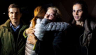 صحفيان تركيان مفرج عنهما: لا تنسوا من وراء القضبان