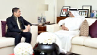 الإمارات وسنغافورة تبحثان تنمية التعاون والصداقة