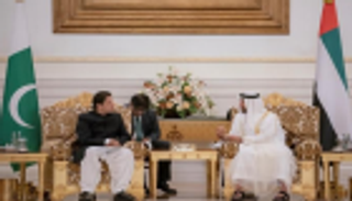 محمد بن زايد وعمران خان يبحثان هاتفيا علاقات التعاون بين البلدين