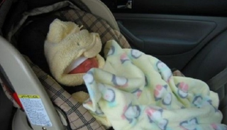 قانون لمنع نسيان الأطفال في السيارات بإيطاليا