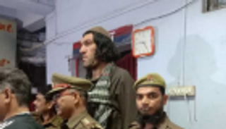 أفغاني طويل القامة يستعين بالشرطة للعثور على مسكن