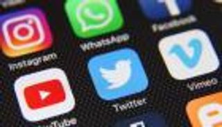 تقرير: إيران تمتلك 42 ألف مراقب للمحادثات عبر الإنترنت