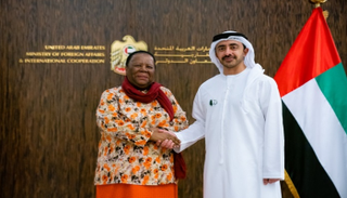 الشيخ عبدالله بن زايد آل نهيان خلال استقبال ناليدي باندور 