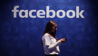 فيسبوك تسمح بترويج فيديو مفبرك لسياسي بريطاني