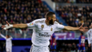 ثنائية إيبار تمنح بنزيمة التفوق على بوشكاش برقم تاريخي