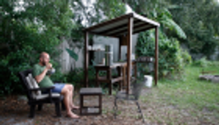 أمريكي يأكل لمدة سنة دون إنفاق دولار واحد