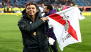 مدرب ريفر بليت يوضح حقيقة مفاوضات برشلونة