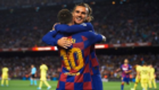 عناق يبدد شائعات الخلاف بين ميسي وجريزمان