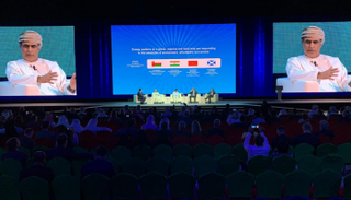 وزير الطاقة العماني متحدثا في المؤتمر