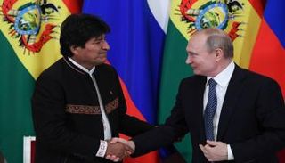 لقاء سابق يجمع الرئيس الروسي فلاديمير بوتين بنظيره البوليفي المستقيل إيفو موراليس