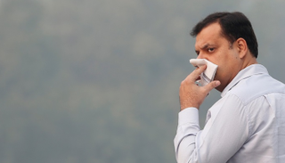 الضباب الدخاني يلف العاصمة الهندية مع تراجع حاد في جودة الهواء