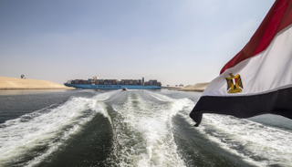 قناة السويس المصرية أهم الممرات الملاحية في العالم - أ ف ب
