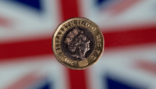 الإسترليني يرتفع أمام الدولار واليورو