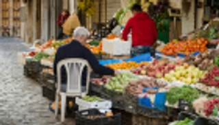 على وقع الاحتجاجات.. تصاعد وتيرة فوضى الأسعار بأسواق لبنان