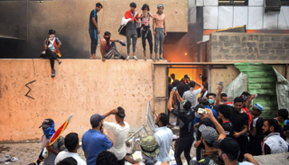 السلطات العراقية تستخدم القوة لقمع الاحتجاجات