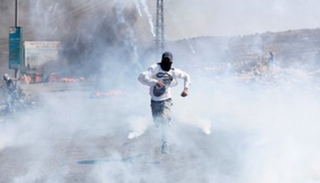 جانب من المواجهات بين الفلسطينيين وقوات الاحتلال بالضفة الغربية