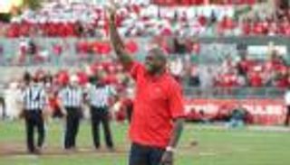 كارل لويس أسطورة الأولمبياد يشارك في مؤتمر الإبداع الرياضي الدولي بدبي